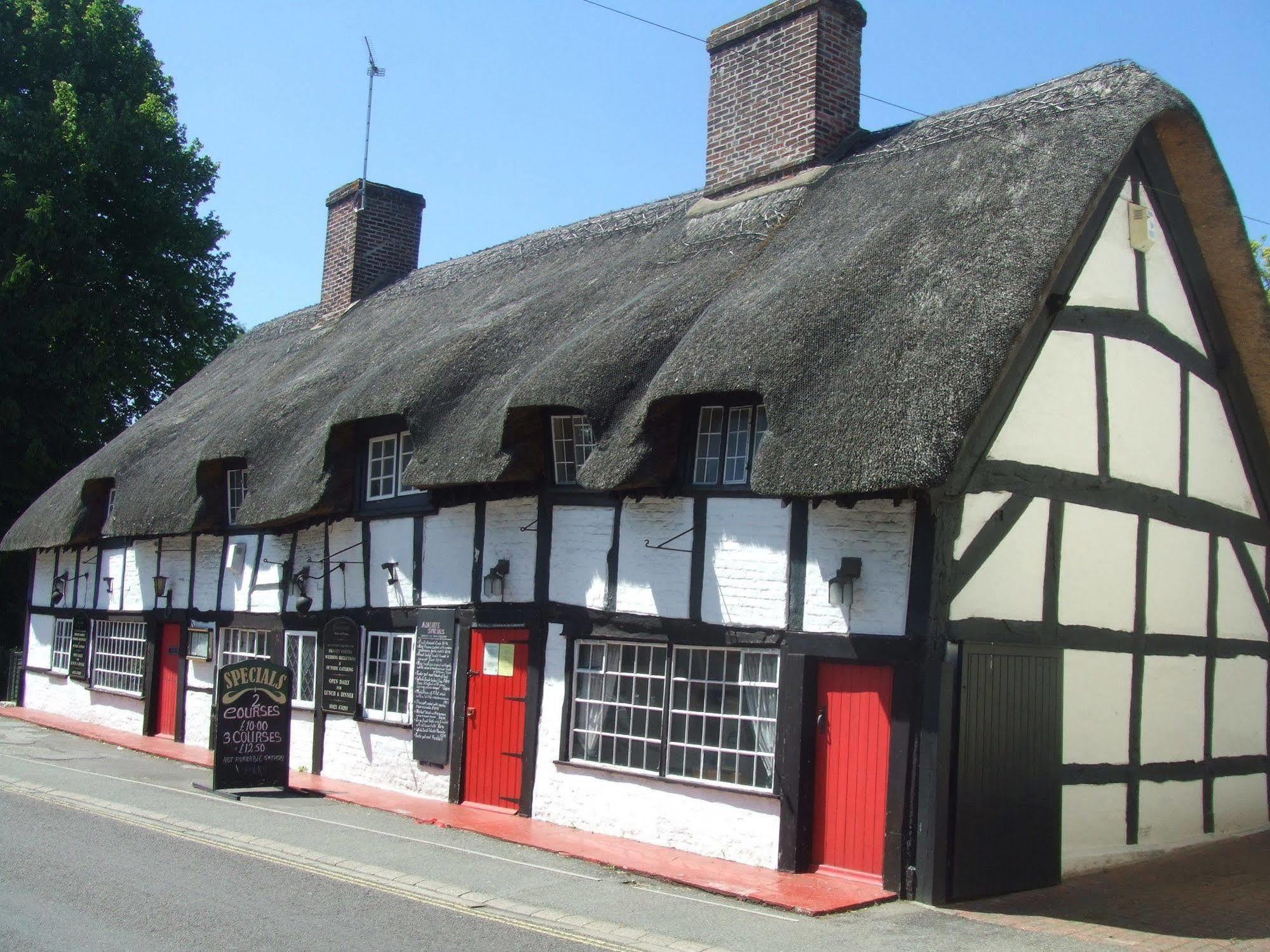 Avon Accommodation Ringwood Bagian luar foto